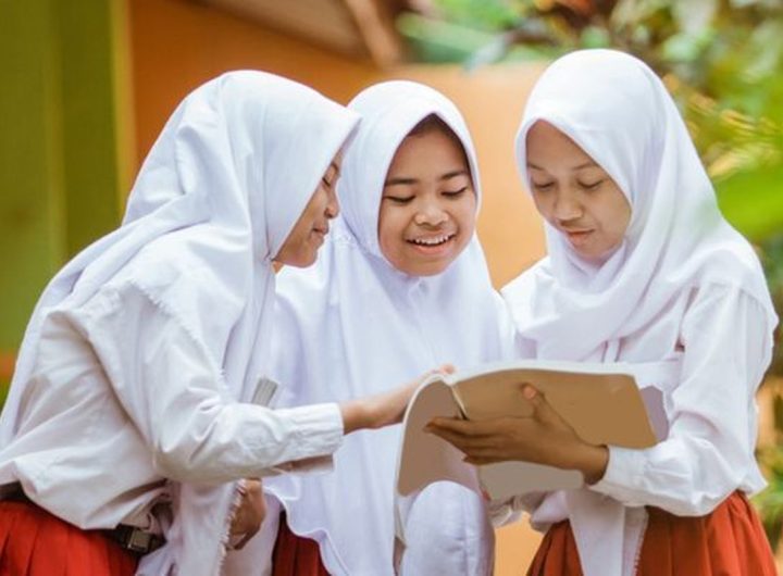 Ilustrasi siswa SD. Cek jadwal libur sekolah di bulan Ramadhan 2025.(Shutterstock/Odua Image)