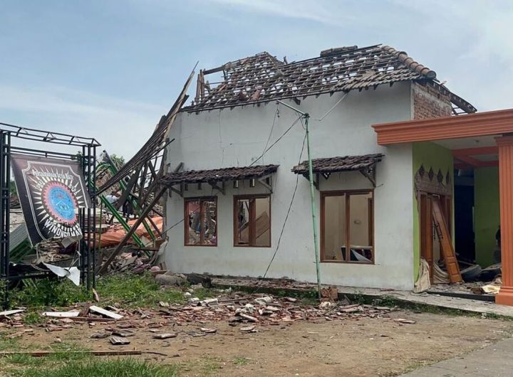 Kondisi rumah yang porak poranda akibat ledakan Kabupaten Mojokerto, Jawa Timur, Senin (13/1/2024) pagi.(Foto : Kompas.com/Polres Mojokerto)