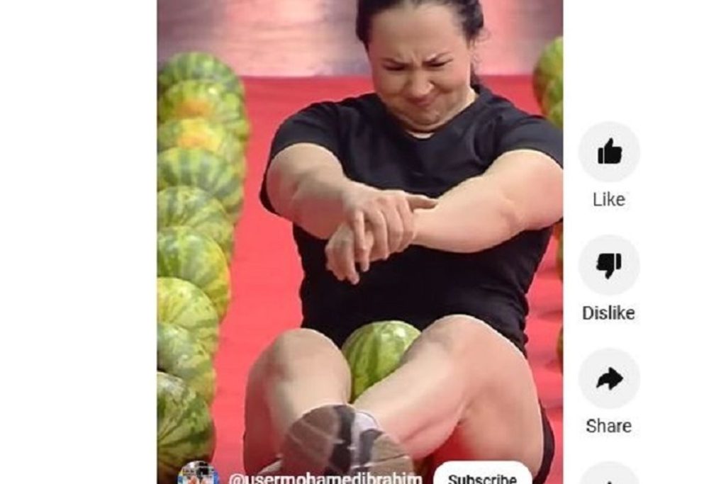 Gozde Dogan, seorang perempuan Turkiye, memecahkan rekor dunia setelah menghancurkan lima buah semangka dalam waktu 60 detik hanya dengan menggunakan pahanya. (Tangkapan Layar)