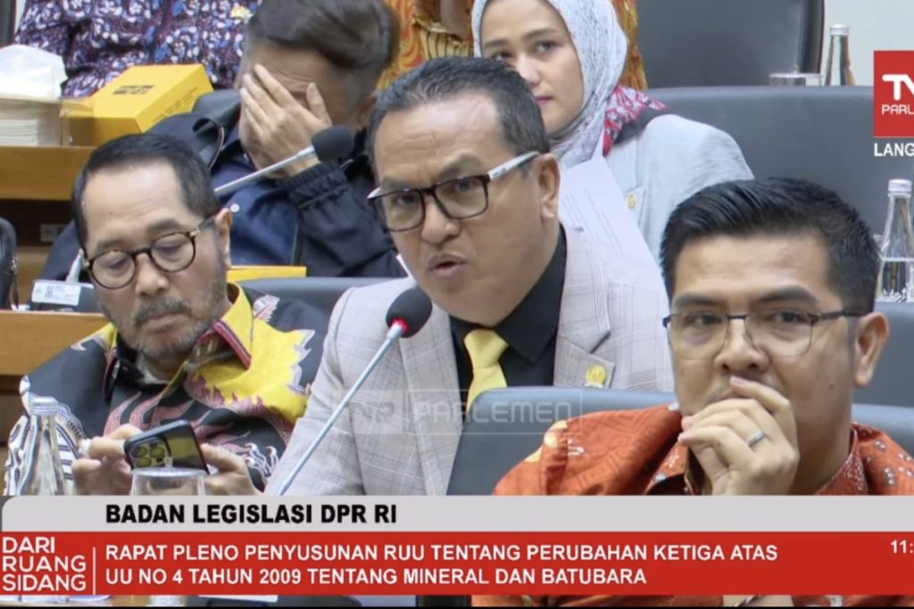 Anggota Badan Legislasi DPR RI Umbu Kabunang Rudi Yanto Hunga dalam rapat pleno penyusunan Rancangan Undang-Undang (RUU) tentang Perubahan Ketiga Atas UU Nomor 4 Tahun 2009 tentang Mineral dan Batu Bara (Minerba), di Senayan, Jakarta (Tangkapan layar)