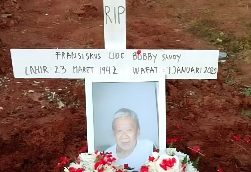 Sutradara senior Bobby Sandy meninggal dunia. Ia dimakamkan di TPU Pedurenan (Foto: Koleksi Pribadi Yan Widjaya)
