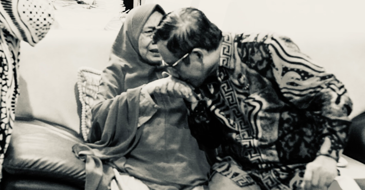 Ibunda Mahfud MD, Hj Siti Khadijah. (Foto: Instagram/mohmahfudmd)