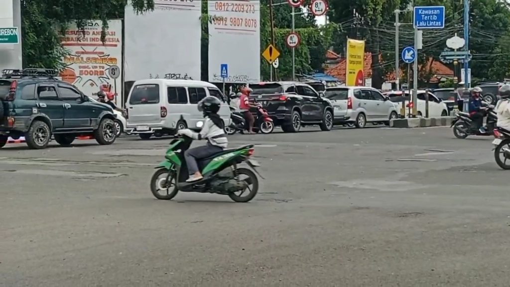 Persimpangan wahidin saat terjadi kemacetan (Foto : Darfan)