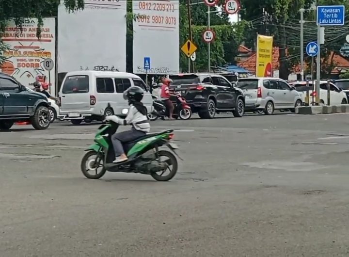 Persimpangan wahidin saat terjadi kemacetan (Foto : Darfan)