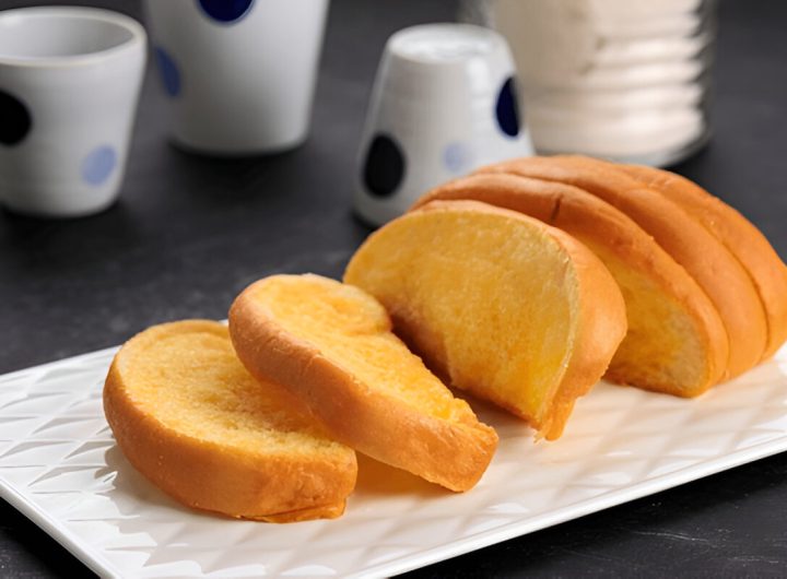 Roti Sisir Jadul (shutterstock.com)