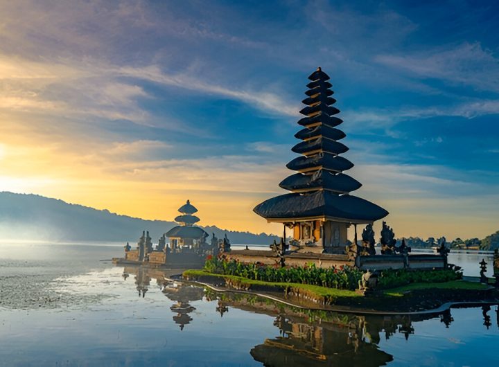 Pura Ulun Danu Beratan di tepi Danau Bratan, Bali (shutterstock.com)