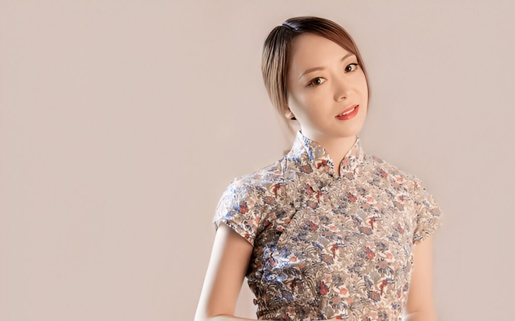 Outfit Imlek (shutterstock.com)