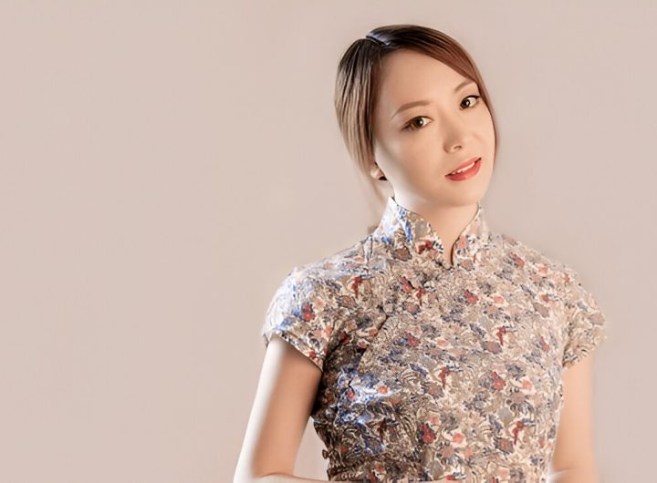 Outfit Imlek (shutterstock.com)