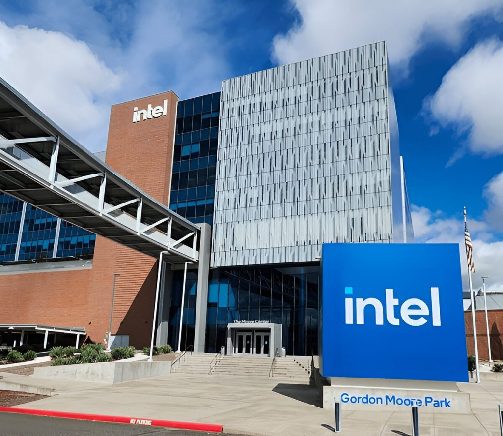 Kantor Perusahaan Intel (shutterstock.com)