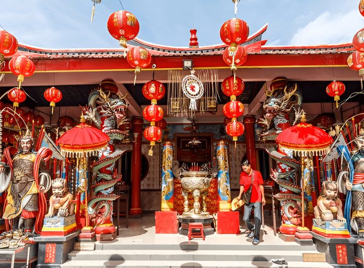 Vihara Dharmayana, kuil Buddha Tionghoa (shutterstock.com)