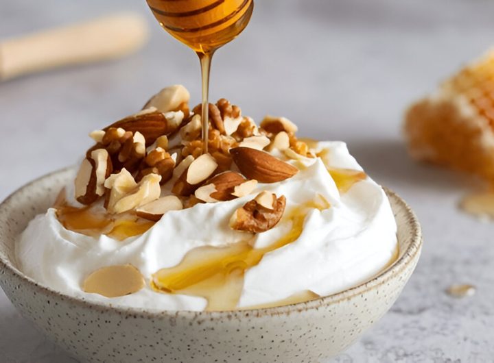 Yogurt Yunani dengan Madu (shutterstock.com)