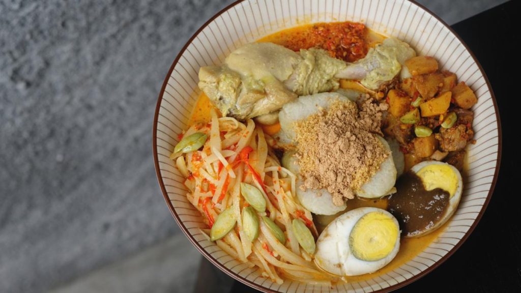Lontong cap gomeh.(Sumber : shutterstock.com/g/oenmichael)