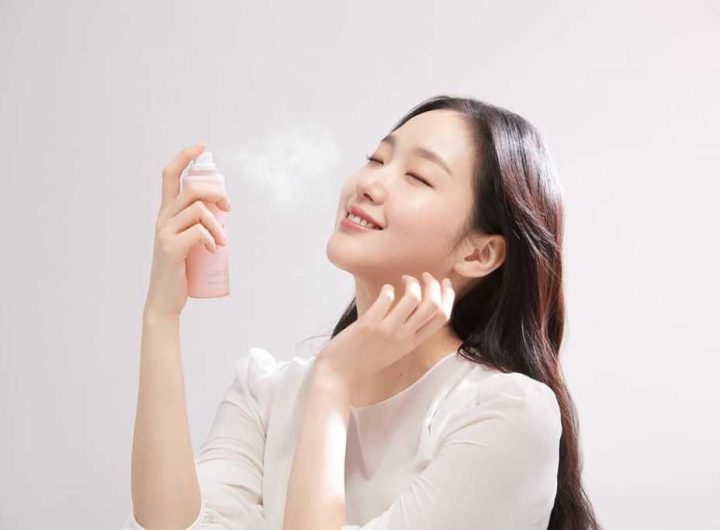 Ilustrasi wanita sedang memakai face mith (Tangkapan Layar)