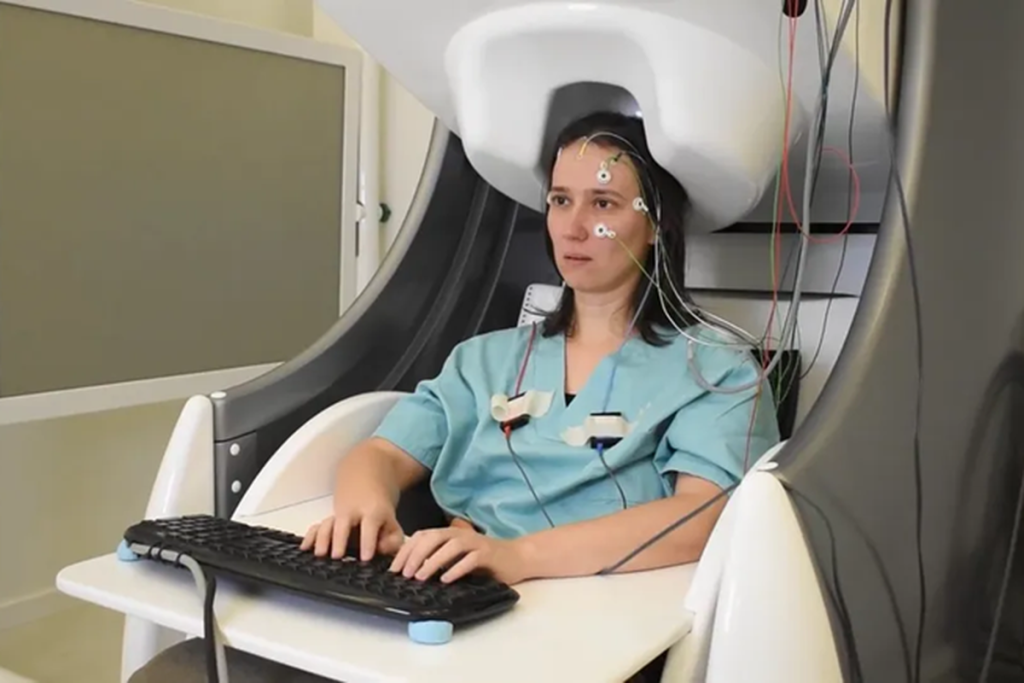 Teknologi yang dikembangkan oleh tim AI dan neurosains Meta ini menggunakan sistem berbasis kecerdasan buatan (AI) bernama Brain2Qwerty. (Sumber : Meta)