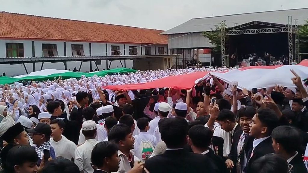 Pondok Pesantren Husnul Khotimah melaksanakan konser amal untuk Palestina (Foto : Darfan)