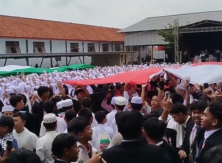 Pondok Pesantren Husnul Khotimah melaksanakan konser amal untuk Palestina (Foto : Darfan)