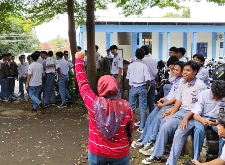 Ratusan Siswa SMAN 7 Kota Cirebon lakukan demo atas kegagalan daftar SNPMB (Foto : Darfan)