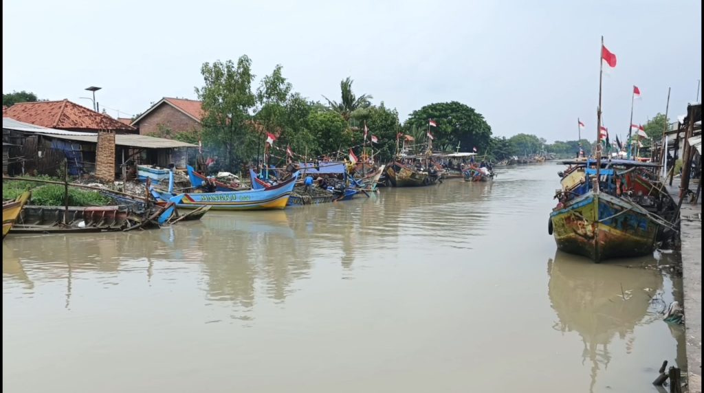 Akibat Cuaca Buruk dan Angin Kencang Nelayan di Cirebon Tak Bisa Melaut (Foto : Darfan)