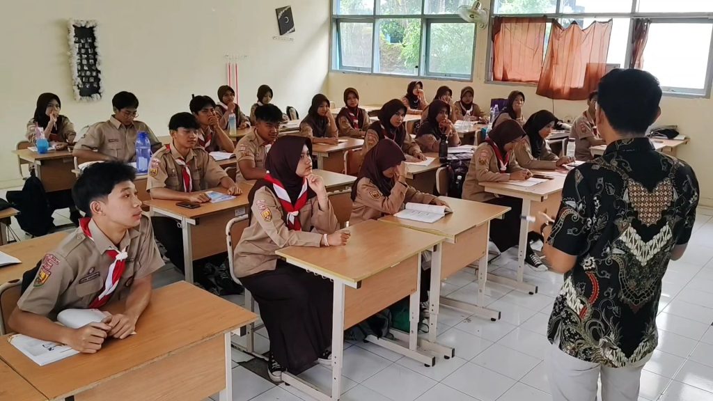 Suasana belajar SMAN 7 Cirebon (Foto : Darfan)