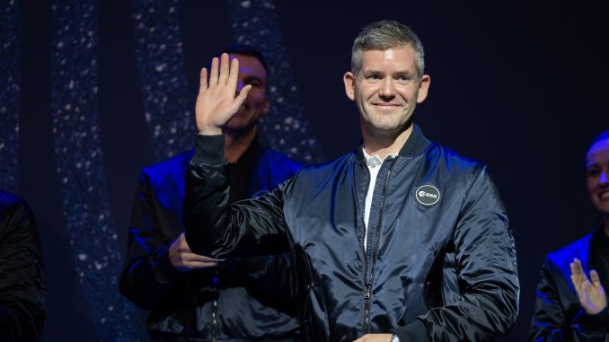 John McFall, Astronot Difabel (Tangkapan Layar)