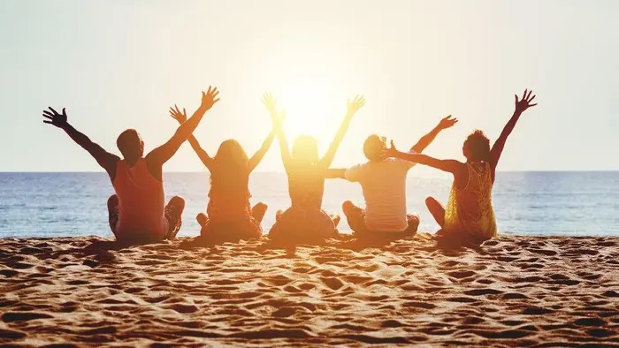 Ilustrasi liburan bersama teman. (Foto: Thinkstock)