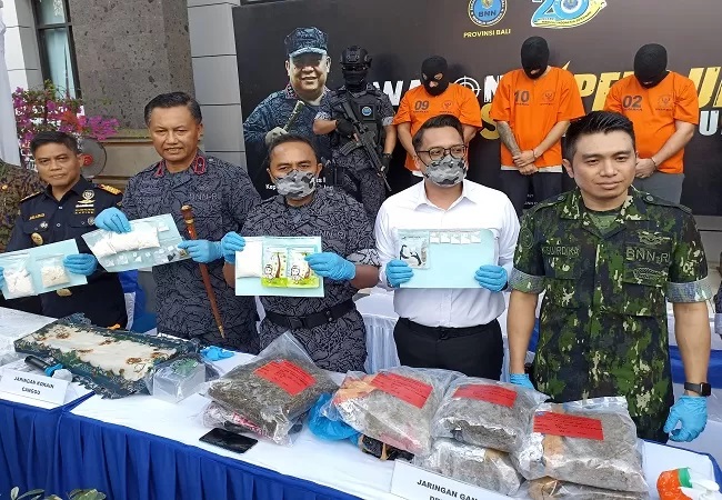 Tiga orang WNA yang diduga sebagai Bandar narkoba jaringan internasional berhasil ditangkap oleh BNNP Bali (Tangkapan Layar)