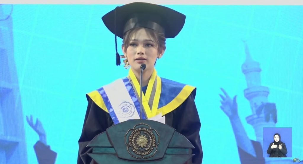 Ni Nyoman Nikunja Vasini, Mahasiswa hindu yang wisuda di Universitas Muhammadiyah Purwokerto (Sumber : muhammadiyah.or.id)