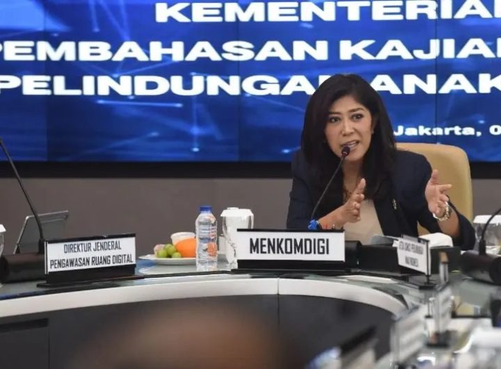 Tangkapan Layar - Menteri Komunikasi dan Digital (Menkomdigi) Meutya Hafid menyampaikan paparannya saat memimpin rapat bersama pemangku kepentingan terkait pembahasan kajian penguatan regulasi perlindungan anak di ruang digital, di Kantor Kementerian Komdigi, Jakarta, Kamis (6/2/2025)