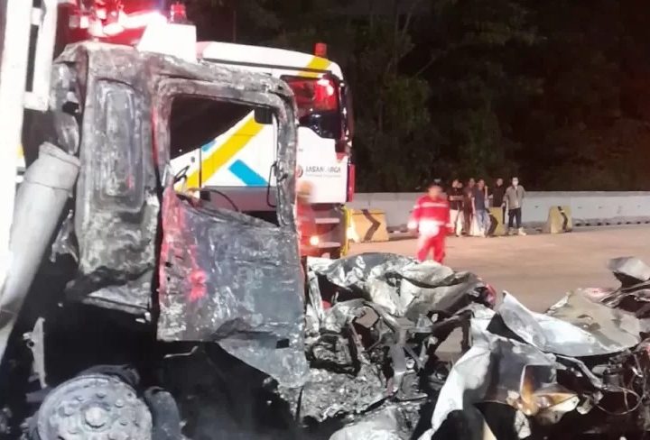 Kasat Lantas Polresta Bogor Kota Kompol Yudiono memastikan jajaran kepolisian dan petugas terkait telah mengevakuasi seluruh kendaraan yang terlibat kecelakaan maut dari jalan tol (Tangkapan Layar)
