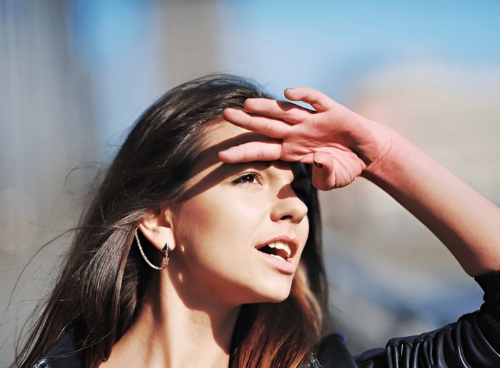 Ilustrasi melindungi matanya dari sinar matahari (shutterstock.com)