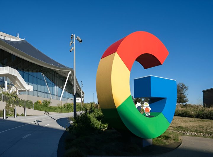 Logo G raksasa terlihat di kampus baru Google di Bay View (shutterstock.com)