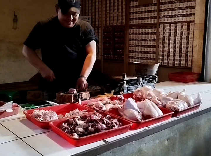 Pedagang di Kuningan mengeluh sepi peminat jelang ramadhan (Foto : Darfan)