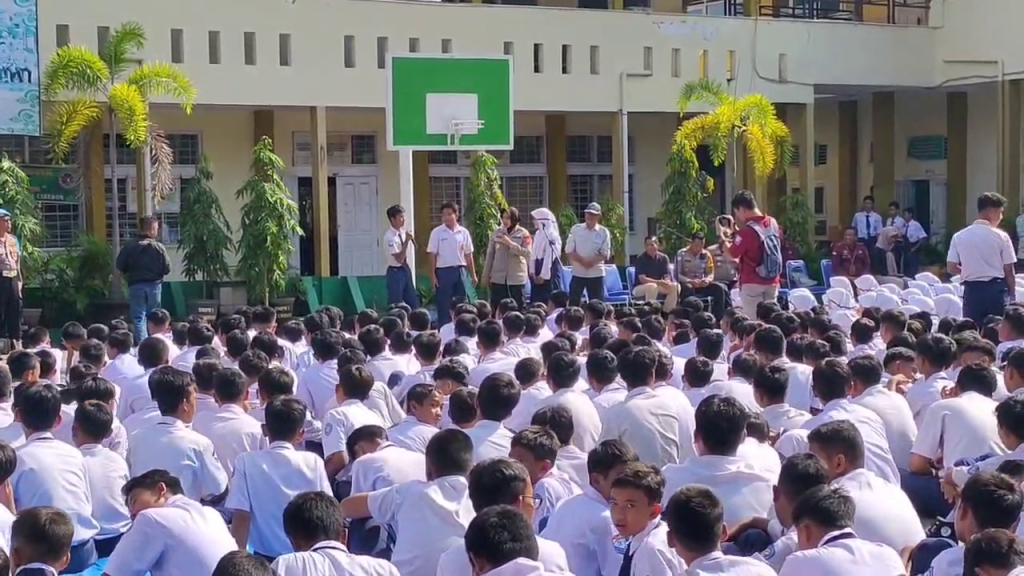 Polresta Cirebon dan Disdik Kabupaten Cirebon gelar Edukasi sadar hukum (Foto ; Darfan)