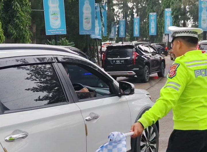Kepadatan juga terjadi di ruas Tol Palimanan–Kanci, Kabupaten Cirebon, tepatnya di Rest Area 207 (Foto : Darfan)