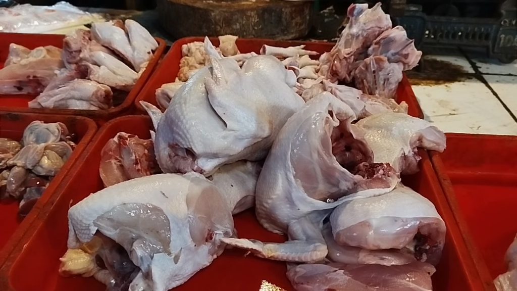 Jelang Ramadan, harga daging ayam meroket tajam