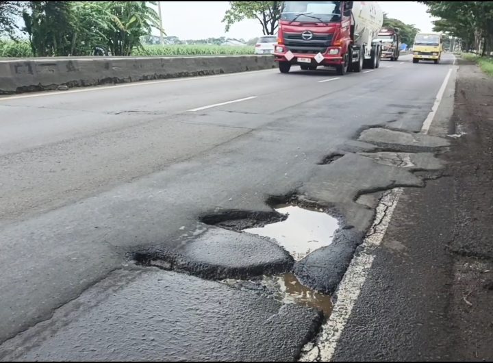 Cuaca ekstrem dengan curah hujan tinggi mengakibatkan infrastruktur di sepanjang Jalan Pantura mengalami kerusakan