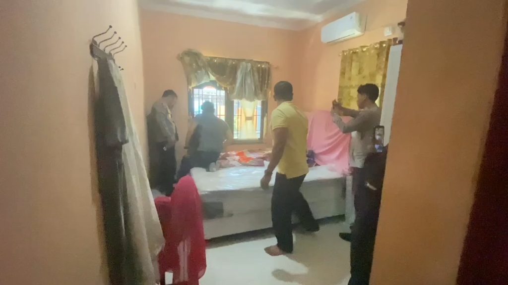 Perampokan terjadi di Kabupaten Majalengka, Jawa Barat, Rabu siang, saat rumah seorang lansia dibobol kawanan pelaku