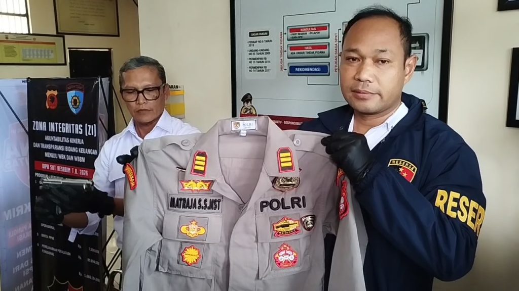 Seorang polisi gadungan berpangkat AKP dibekuk petugas Satreskrim Polres Kuningan, Jawa Barat