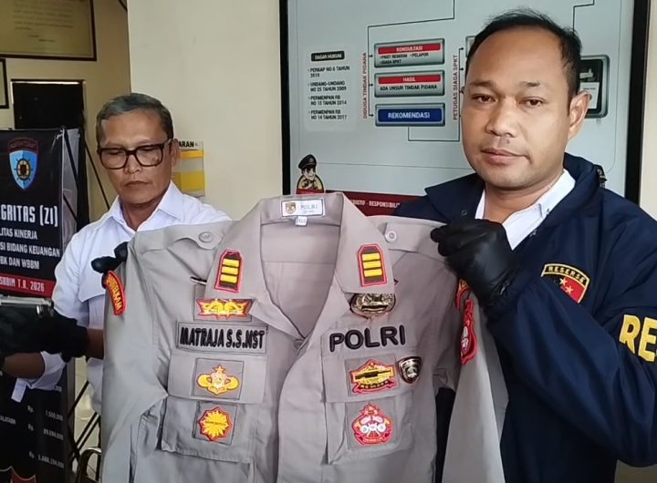 Seorang polisi gadungan berpangkat AKP dibekuk petugas Satreskrim Polres Kuningan, Jawa Barat