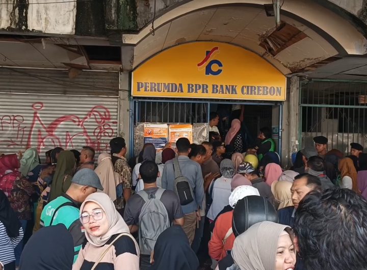 Izin Usaha Bank Cirebon Dicabut OJK, Ratusan Nasabah Panik Soal Tabungan Untuk Lebaran dan Anak Sekolah