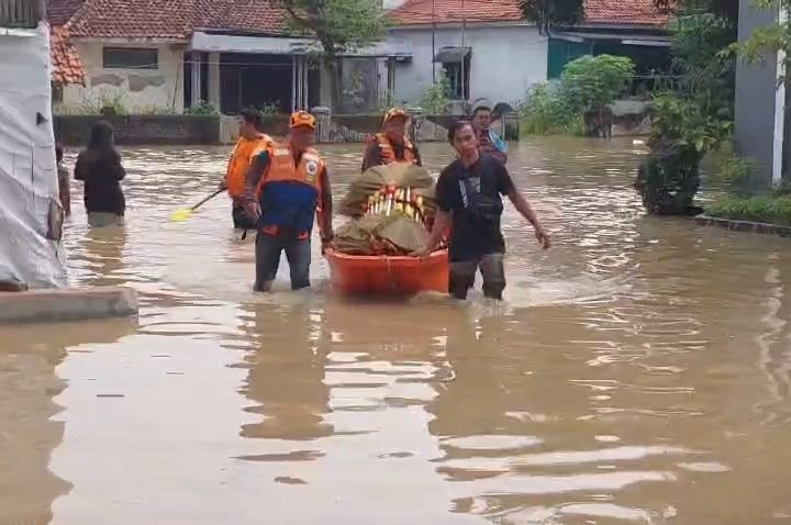 Sungai Cisanggarung Meluap, Empat Kecamatan Terendam Banjir