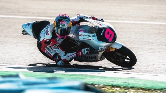 Pembalap Moto3 Indonesia Veda Pratama bersama tim Honda Team Asia.