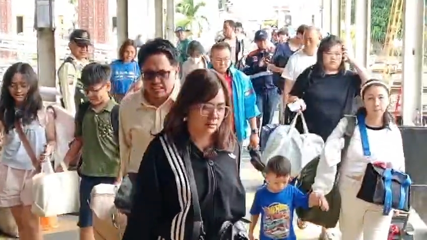 Puncak arus balik Lebaran di Stasiun Cirebon tertinggi terjadi pada H+1, dengan sekitar 13 ribu lebih penumpang kembali ke ibu kota
