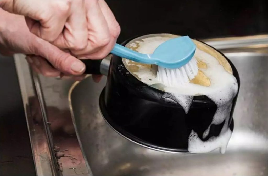 3 Tips Bersihkan Pantat Panci Gosong Tanpa Bahan Kimia, Cukup Pakai Bahan Dapur (Sumber Foto : Freepik.com)