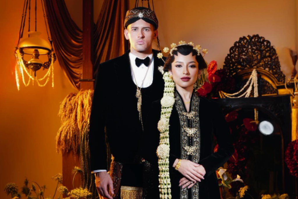 Pemain Timnas Indonesia, Justin Hubner dan selebgram, Jennifer Coppen prewedding dengan adat Jawa, Rabu (1/4/2026).(TANGKAPAN LAYAR)