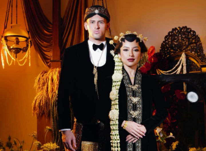 Pemain Timnas Indonesia, Justin Hubner dan selebgram, Jennifer Coppen prewedding dengan adat Jawa, Rabu (1/4/2026).(TANGKAPAN LAYAR)