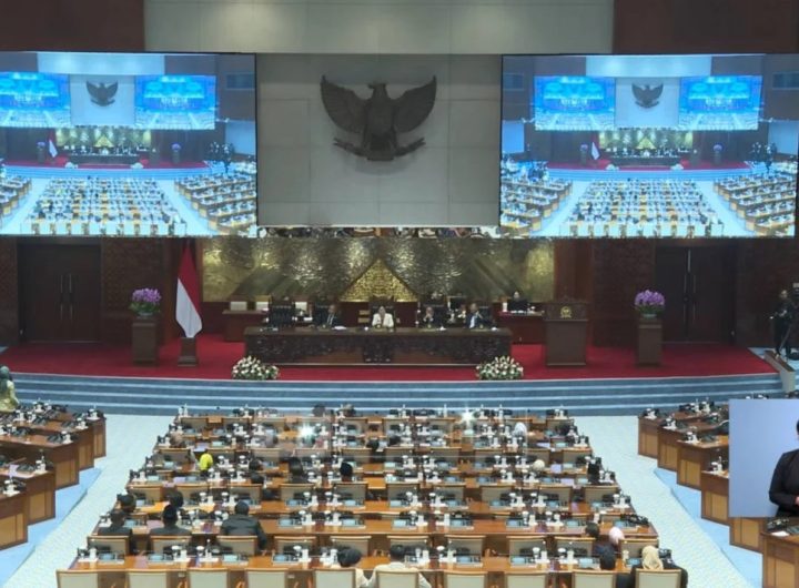 Rapat paripurna DPR mengesahkan RUU PPRT jadi undang-undang (Sumber Foto : Tangkapan layar YouTube TV Parlemen)