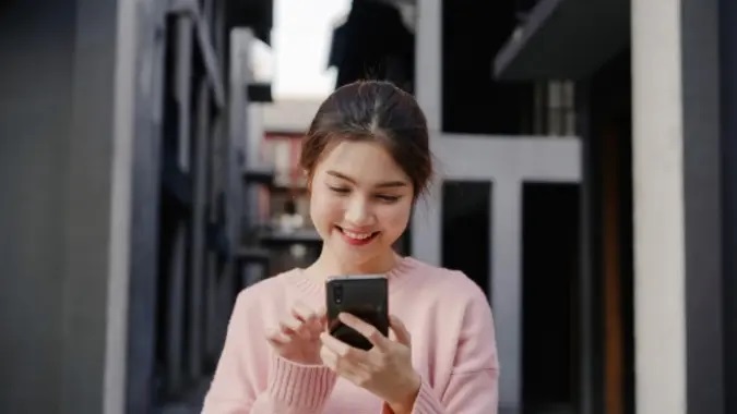 Ilustrasi Perempuan Wajib Melek Informasi di Era Digital (Tangkapan Layar)