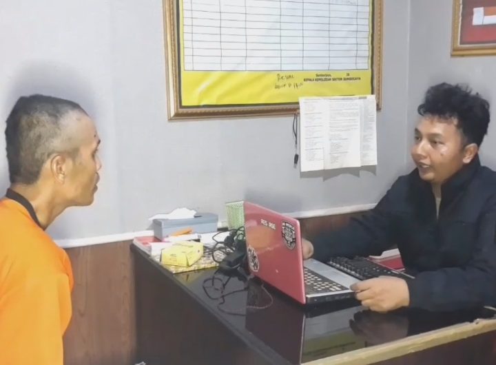 Pelaku Pencurian Sepeda Motor diamankan Polsek Sumberjaya (Foto : Darfan)