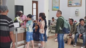 Perjalanan 27 kereta dibatalkan yang biasa melintas di Daop 3 Cirebon (Foto : Darfan)
